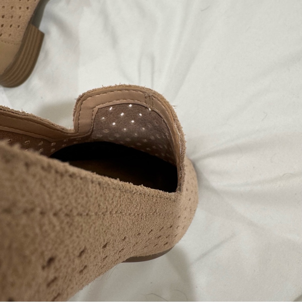 Clarks Juliet Hayes Perforated Suede Loafers Sand 6M - Picture 14 of 16